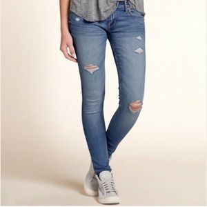 Hollister Light Wash Distressed Skinny Jeans Size 5 Short W27 L29